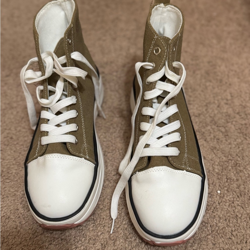 High-Top Sneakers with White and Tan Design - Picture 2 of 5